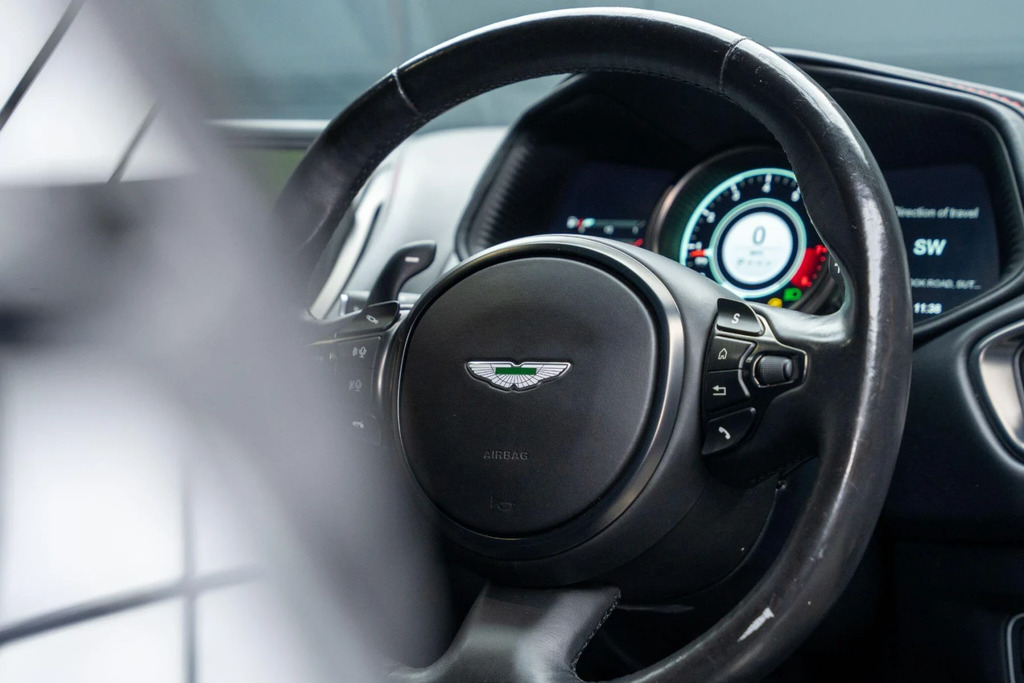 Aston Martin DB11 V8 Silver #35