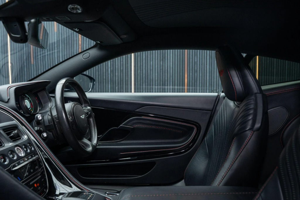Aston Martin DB11 V8 Silver #36