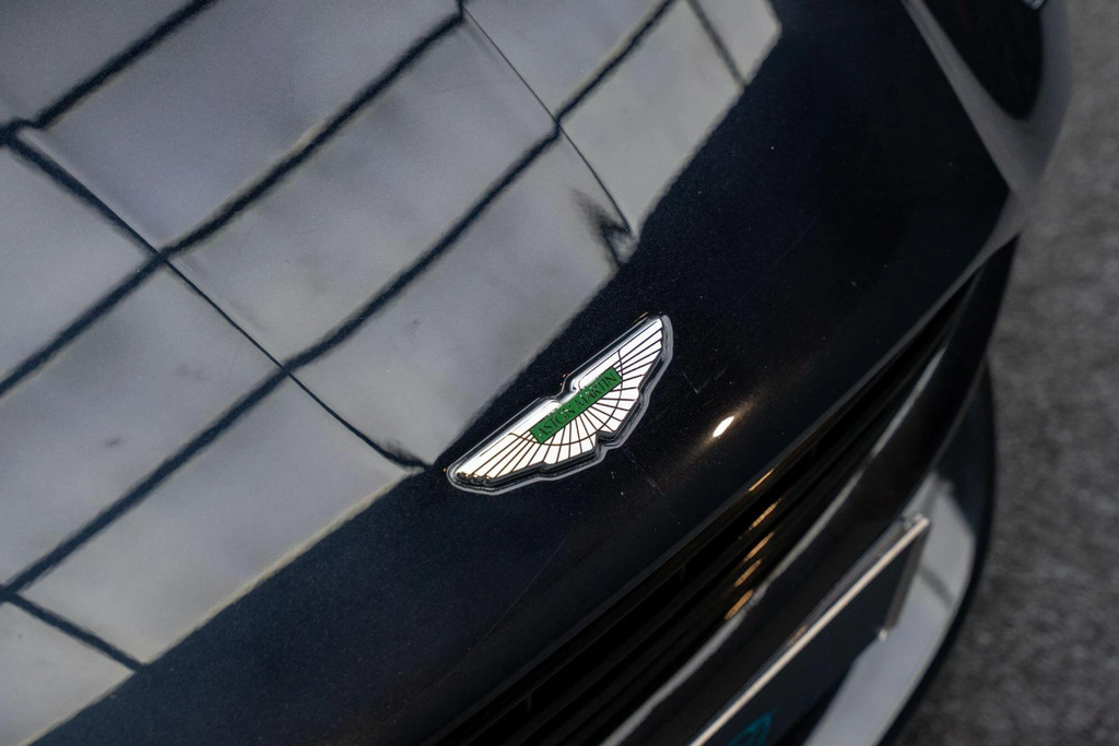 Aston Martin DB11 V8 Silver #27