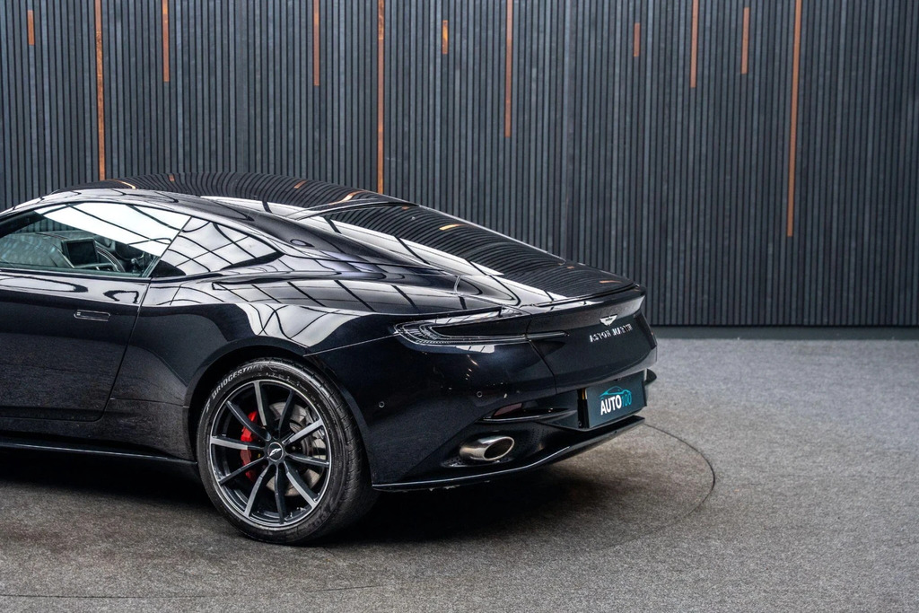 Aston Martin DB11 V8 Silver #19