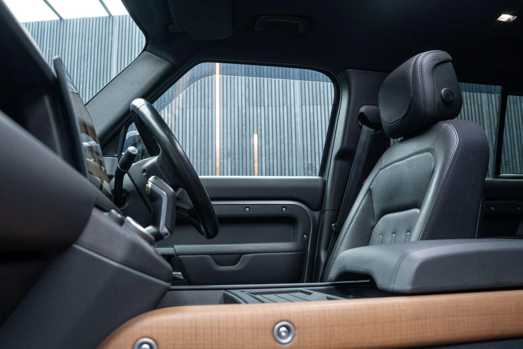 Land Rover Defender 130 3.0 D300 X-dynamic Hse 130 8 Seat Estat Black #46