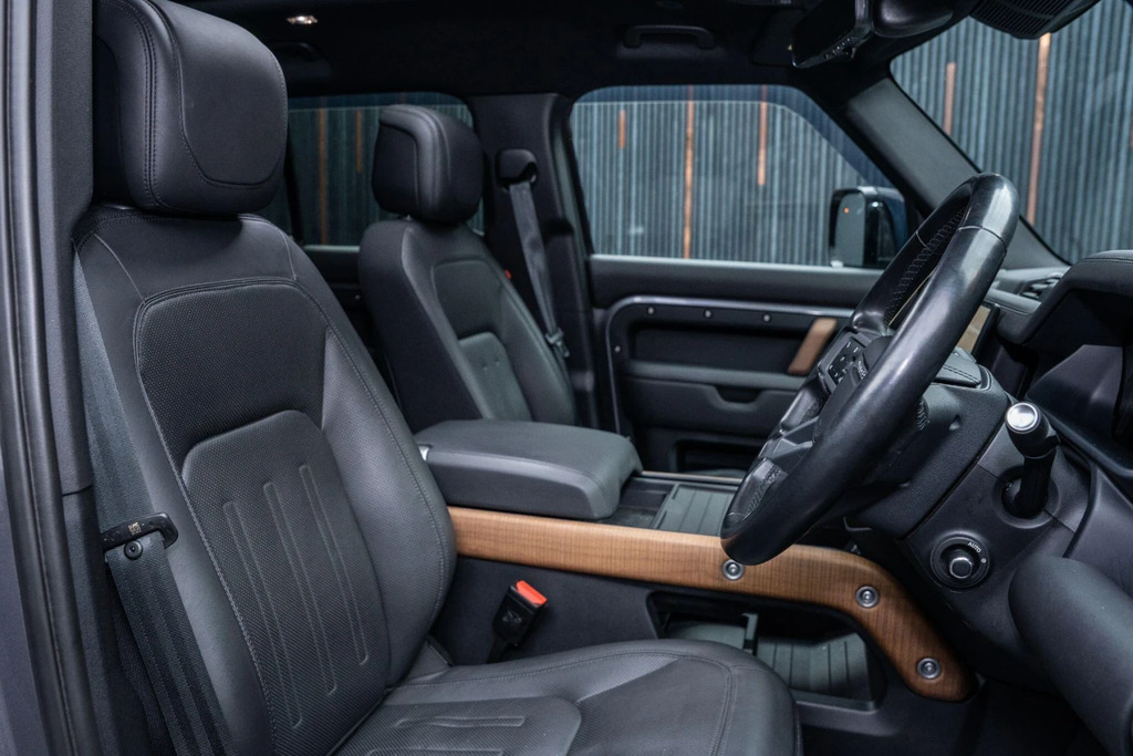 Land Rover Defender 130 3.0 D300 X-dynamic Hse 130 8 Seat Estat Black #2