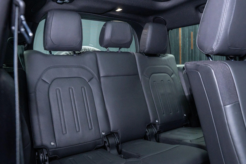 Land Rover Defender 130 3.0 D300 X-dynamic Hse 130 8 Seat Estat Black #16
