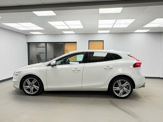 Volvo V40 2.0 T3 R-design Pro Hatchback Eu OGZ7222 White #4