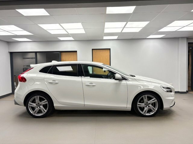 Volvo V40 2.0 T3 R-design Pro Hatchback Eu OGZ7222 White #3