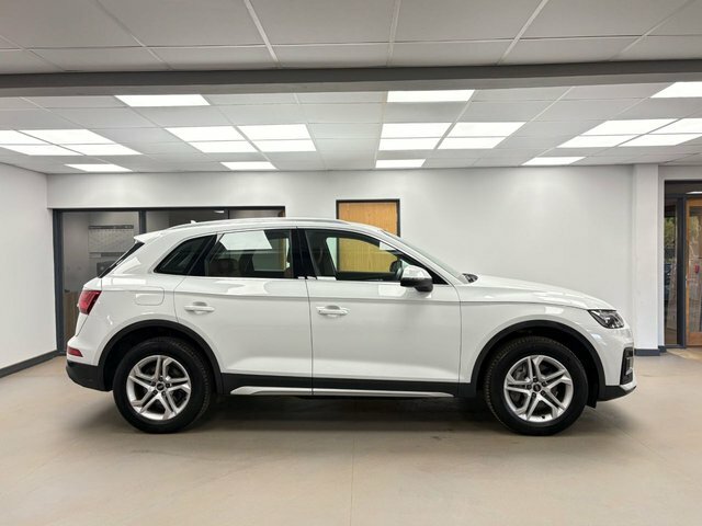 Audi Q5 Audi Q5 2.0 Tdi 40 Sport Suv S Tronic Q AM08RAB White #3