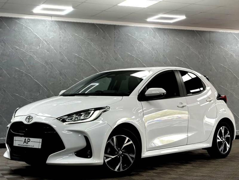 Toyota Yaris 1.5 Hybrid Design Cvt - 2025 74 White