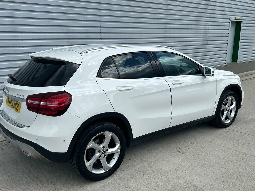 Mercedes-Benz GLA Class 2.0 Gla250 Sport Premium Suv 7G-dct 4 YN19XRH White #4