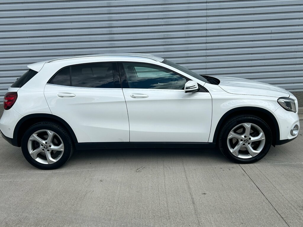 Mercedes-Benz GLA Class 2.0 Gla250 Sport Premium Suv 7G-dct 4 YN19XRH White #3