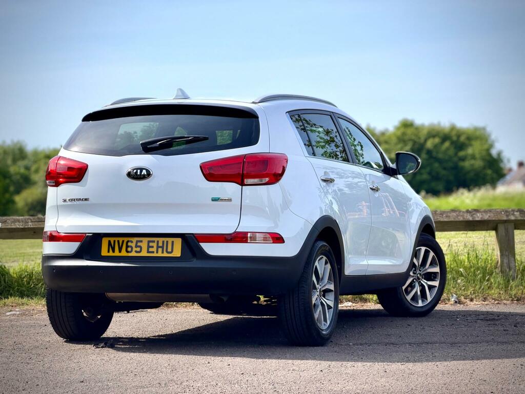 Kia Sportage 1.7 Crdi Ecodynamics Axis Edition 2Wd Euro 6 Ss NV65EHU White #2