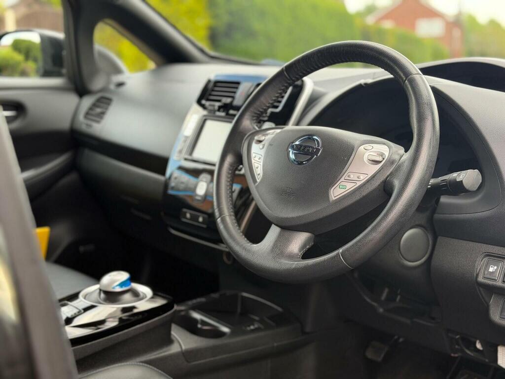 Nissan Leaf 30Kwh Tekna Black #3