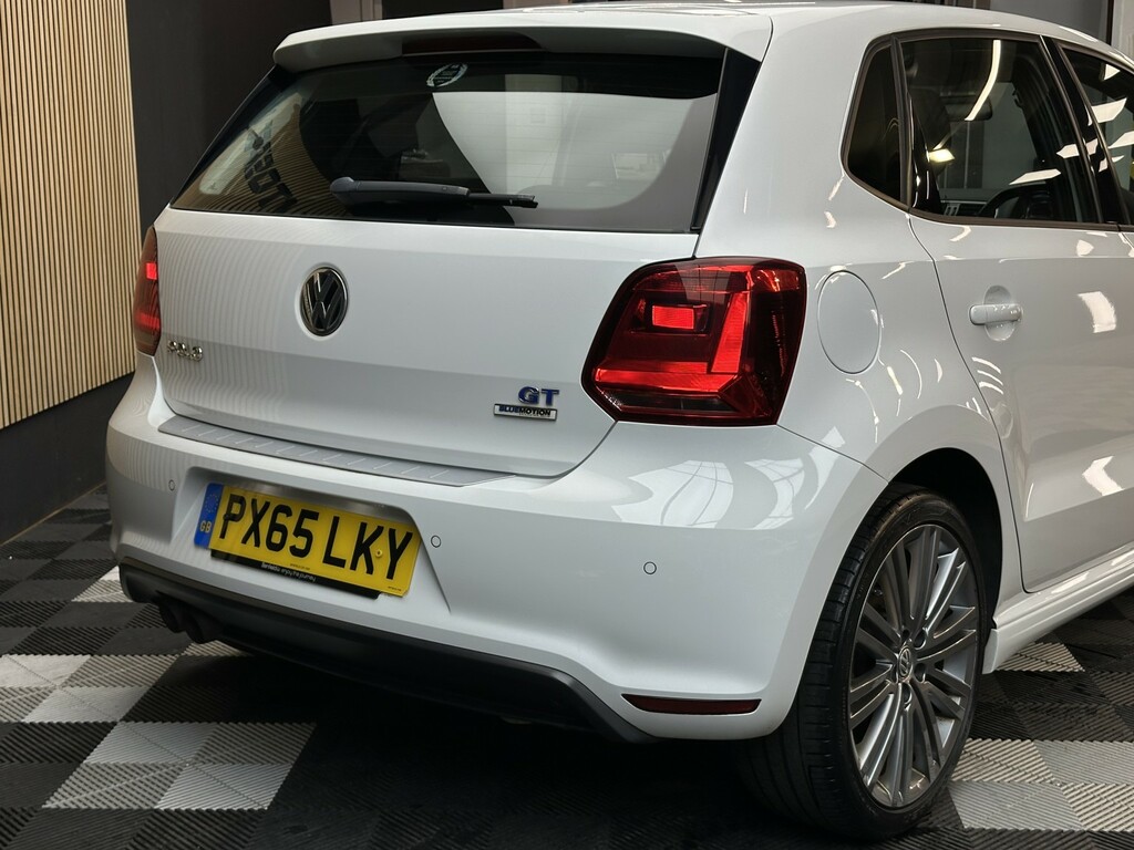 Volkswagen Polo Hatchback 1.4 Tsi Bluemotion Tech Act Bluegt 2015 White #5