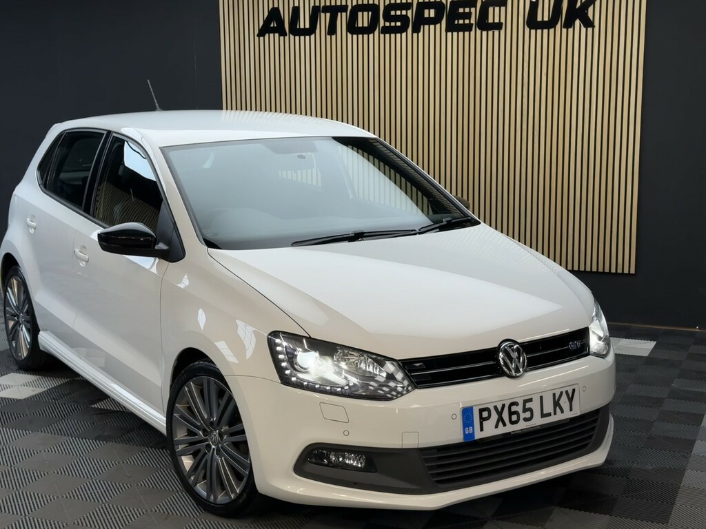 Volkswagen Polo Hatchback 1.4 Tsi Bluemotion Tech Act Bluegt 2015 White #3