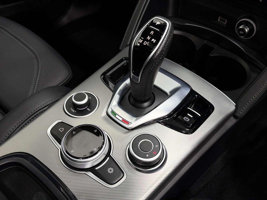 Alfa Romeo Stelvio  Red #38