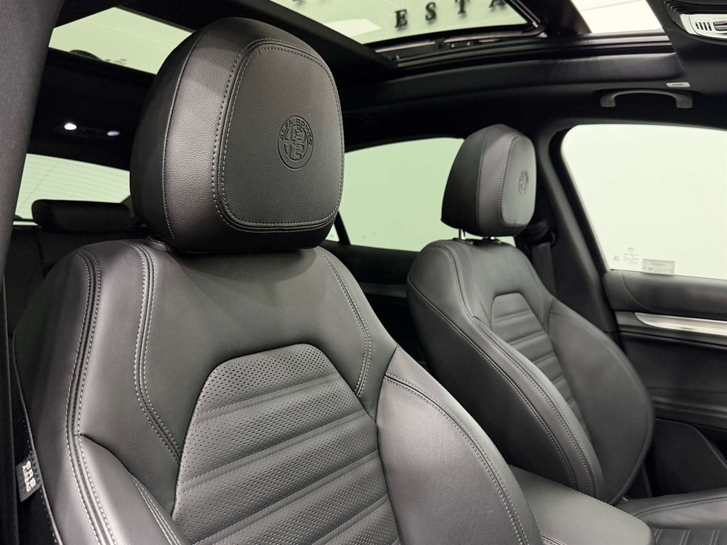 Alfa Romeo Stelvio  Red #32