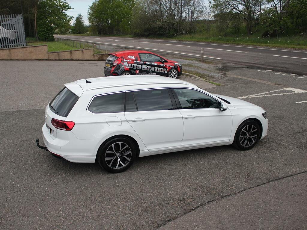 Volkswagen Passat Sel  White #5