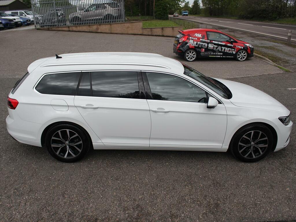 Volkswagen Passat Sel  White #6