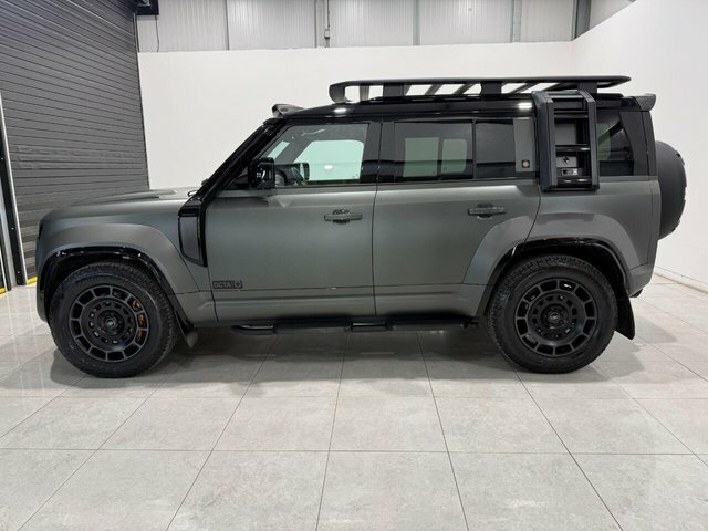 Land Rover Defender 110 V8 Mhev Octa Edition Green #2