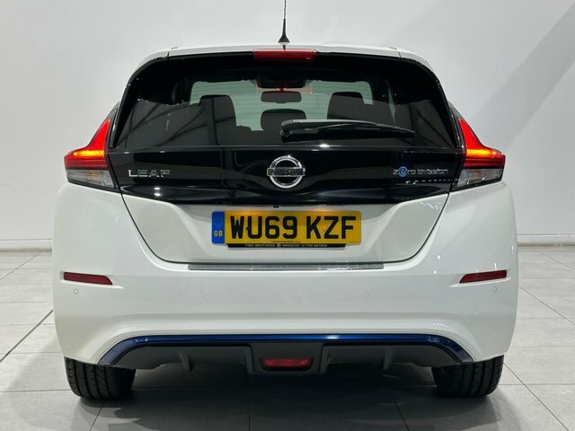 Nissan Leaf N-connecta Auto 5dr WU69KZF White #4