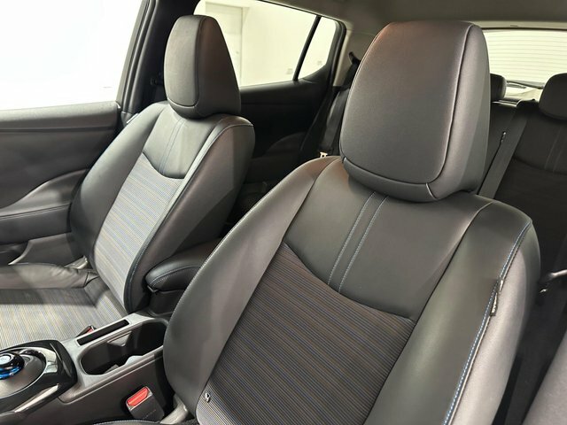 Nissan Leaf N-connecta Auto 5dr WU69KZF White #5