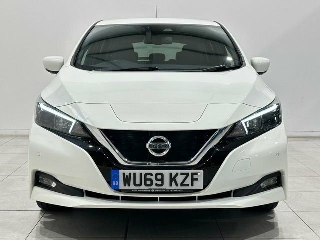 Nissan Leaf N-connecta Auto 5dr WU69KZF White #2