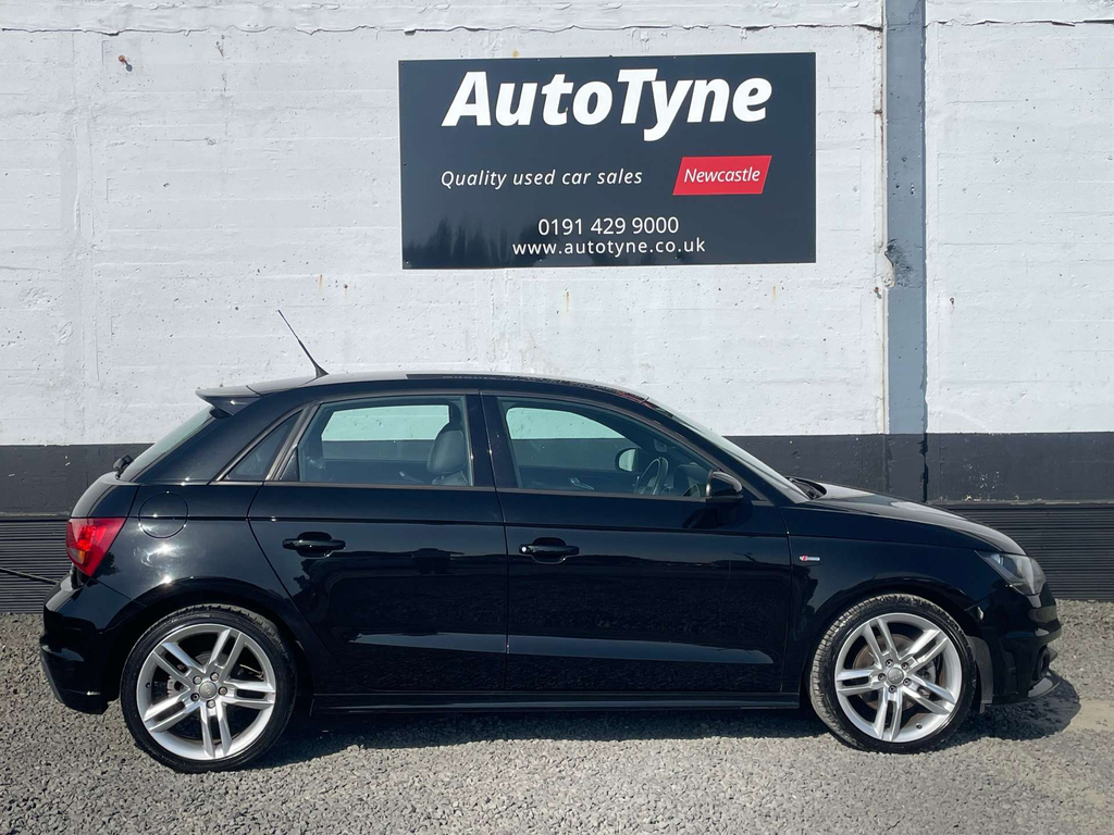 Audi A1 S Line Sportback Euro 5 Ss SH64HGZ Black #4