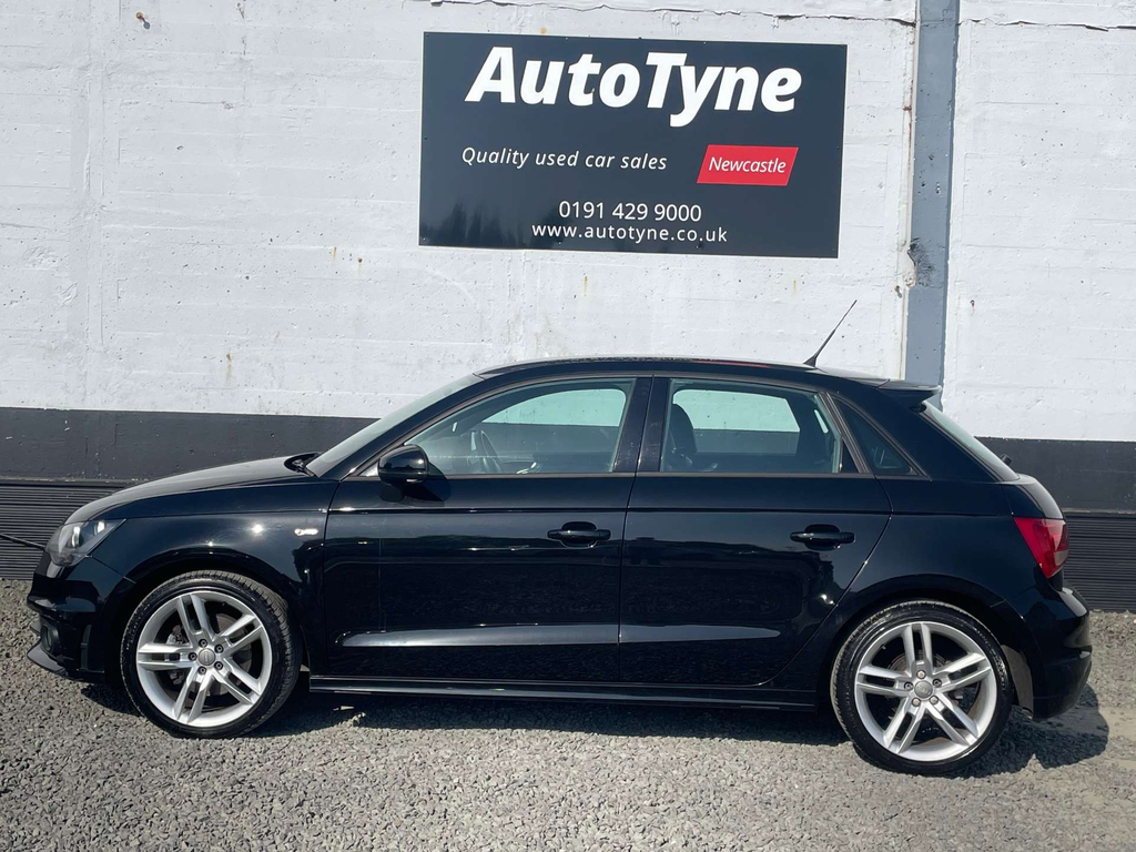 Audi A1 S Line Sportback Euro 5 Ss SH64HGZ Black #5