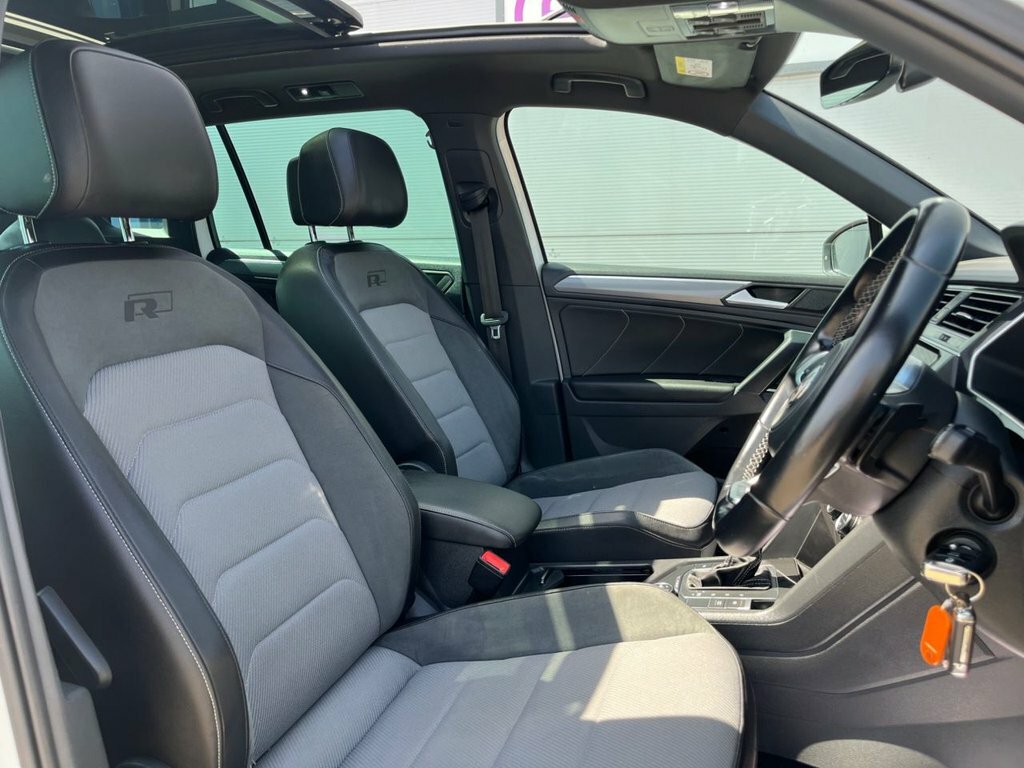 Volkswagen Tiguan 2L R-line VN68DKX White #6