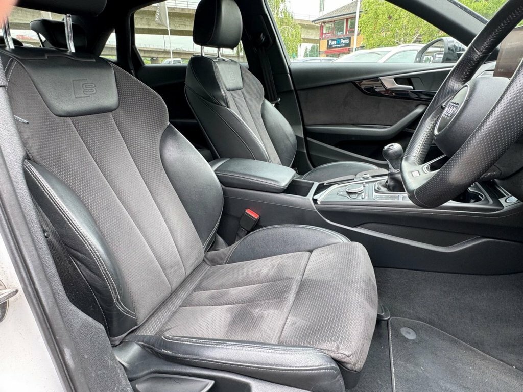 Audi A4 1.4L Black Edition YK17PMD White #5