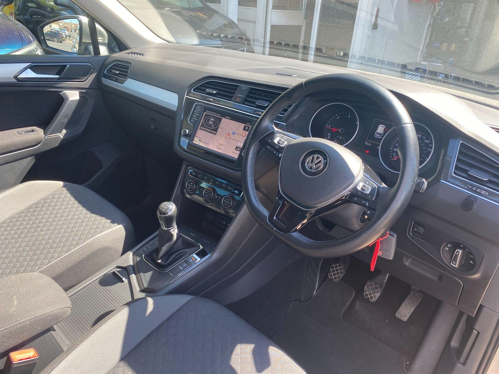 Volkswagen Tiguan 2.0 Tdi Bluemotion Tech Se Navigation Euro 6 Ss EK16XGX  #6