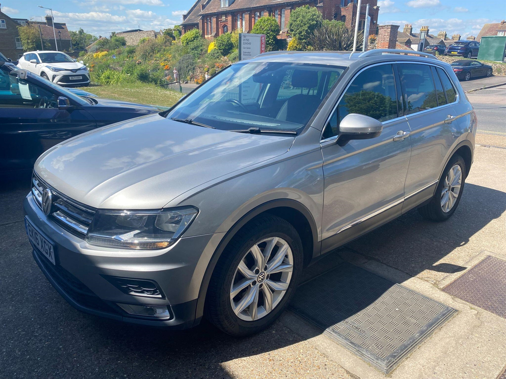 Volkswagen Tiguan 2.0 Tdi Bluemotion Tech Se Navigation Euro 6 Ss EK16XGX  #2