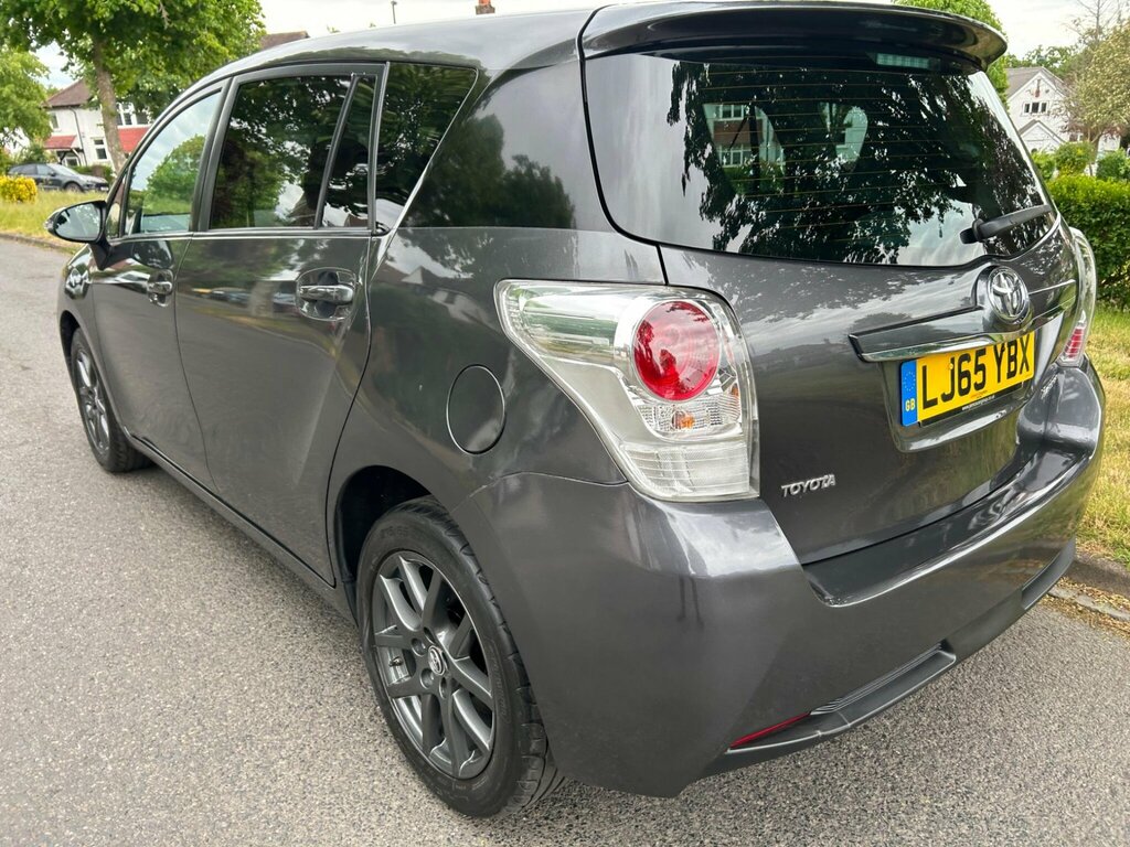 Toyota Verso 1.8 V-matic Trend Multidrive S Euro 6 Grey #4