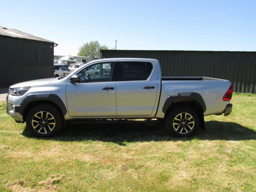Toyota HILUX Invincible X 4X4 2.8 D-4d Dcb YR21DLL Silver #4