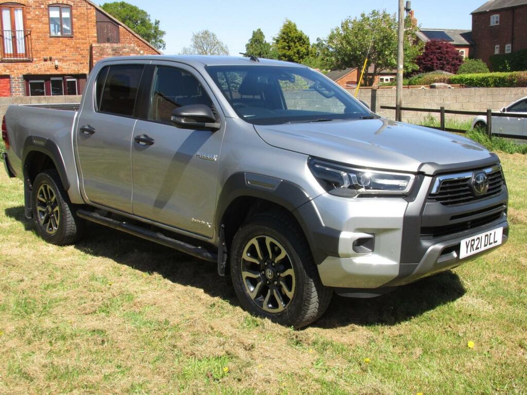 Toyota HILUX Invincible X 4X4 2.8 D-4d Dcb Silver