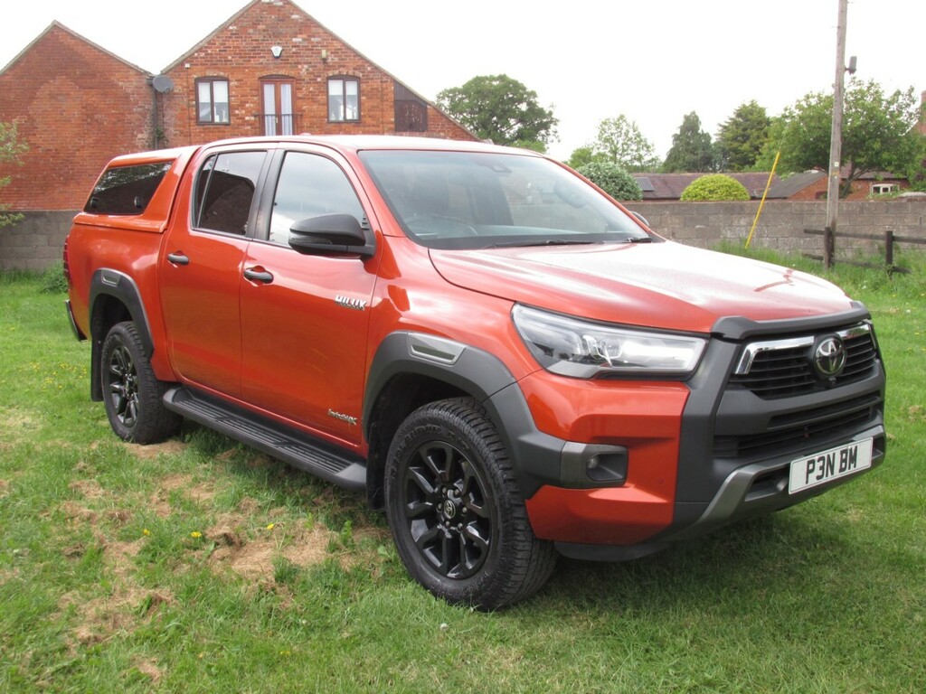 Toyota HILUX Invincible X 2.8 D4d 4X4 D-4d Dcb Orange
