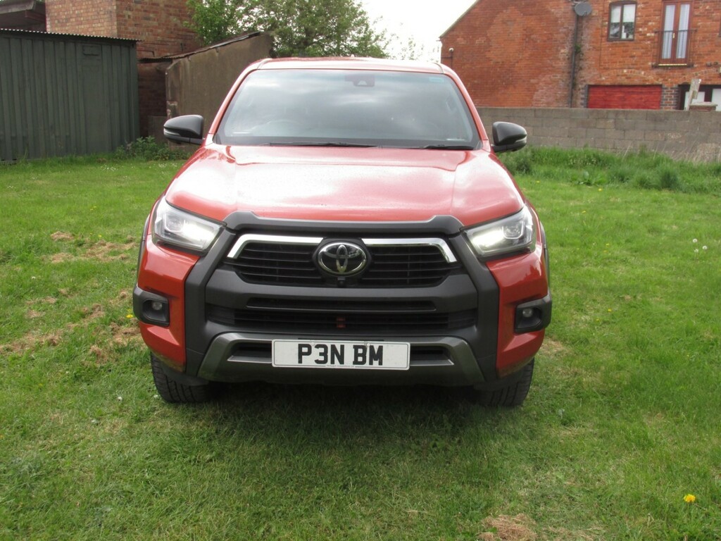 Toyota HILUX Invincible X 2.8 D4d 4X4 D-4d Dcb P3NBM Orange #2