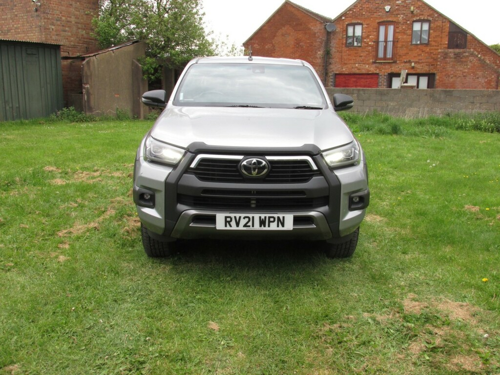 Toyota HILUX Invincible 2.8 X 4Wd D-4d Dcb RV21WPN Silver #2