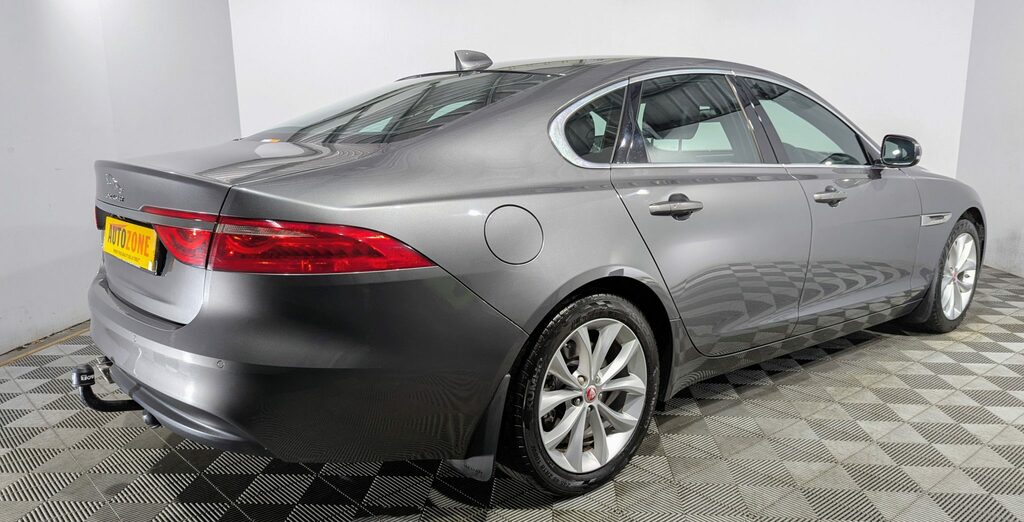 Jaguar XF 2.0D 180 Portfolio CF17DSO Grey #4