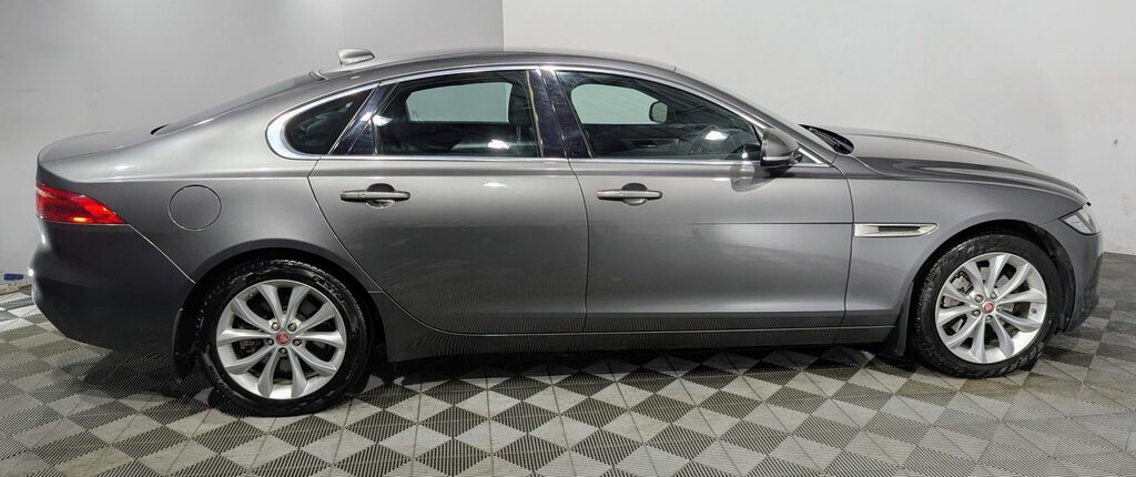 Jaguar XF 2.0D 180 Portfolio CF17DSO Grey #5