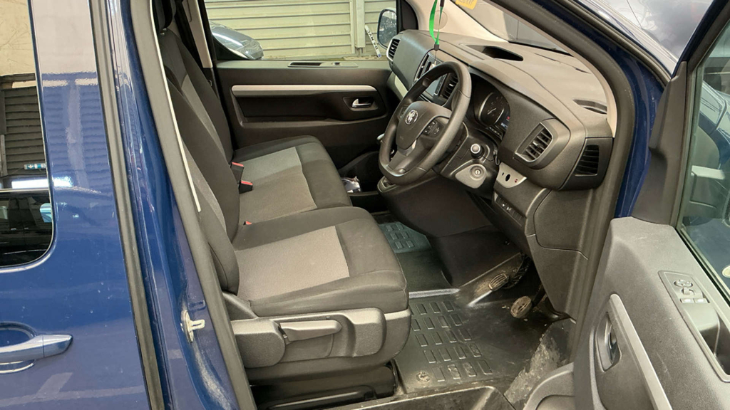 Toyota Verso D-4d L1 Shuttle 120 Grey #15
