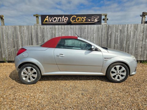 Vauxhall Tigra Exclusiv 16V Red Black #3