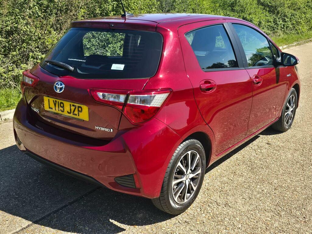 Toyota Yaris Hatchback 1.5 Vvt-h Icon Tech E-cvt Euro 6 Ss 5 LY19JZP Red #3