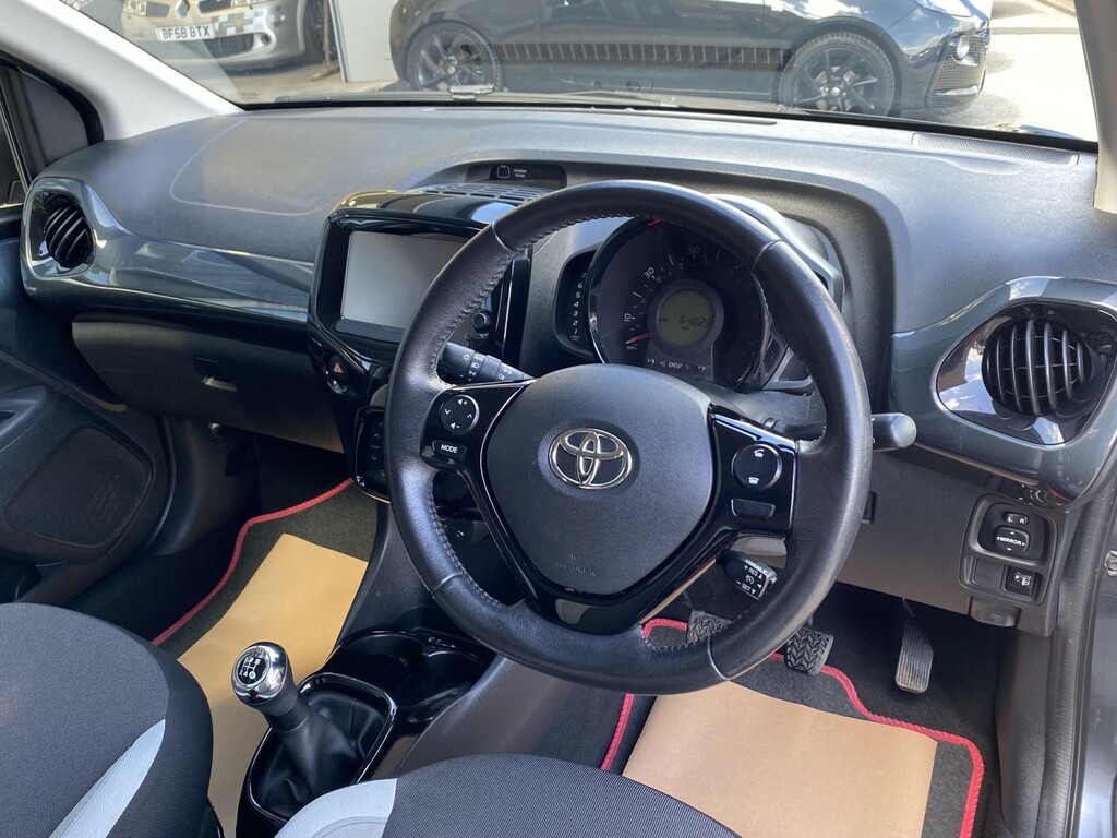 Toyota Aygo Hatchback 1.0 Vvt-i X-press Mot 042027, Sat Nav F HJ18WDN Grey #3
