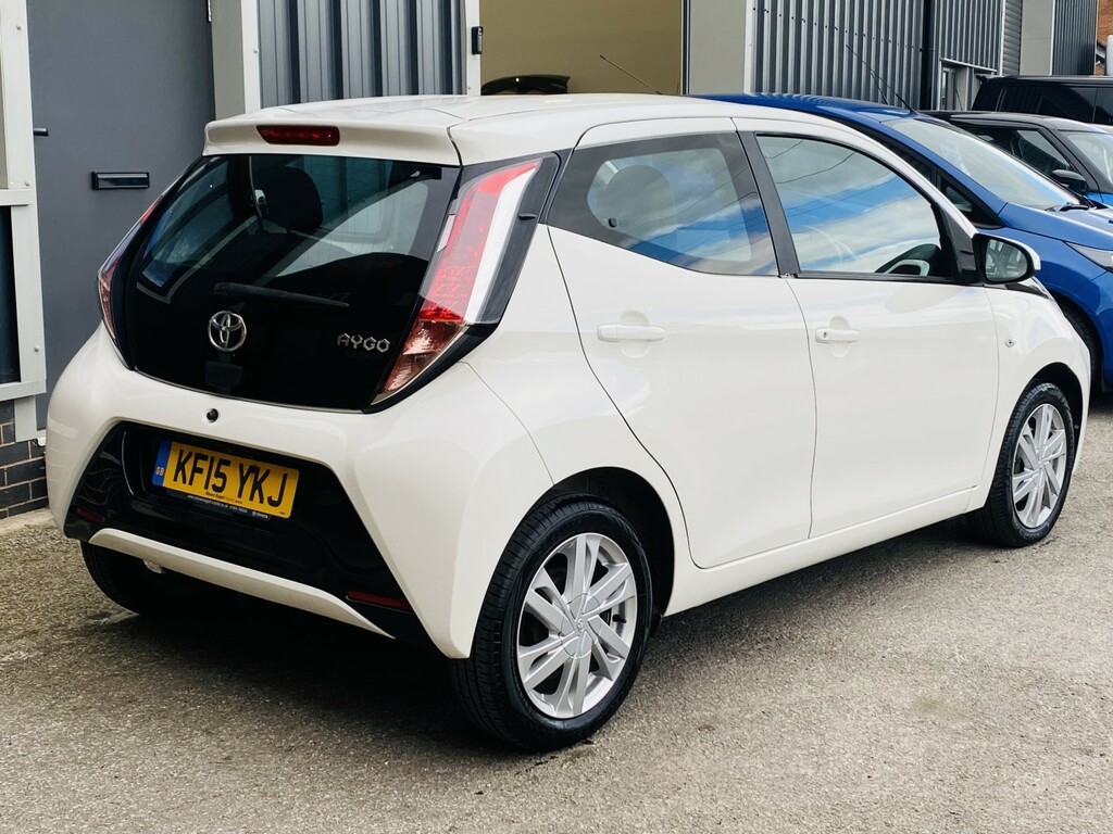 Toyota Aygo Hatchback 1.0 Vvt-i X-pression 201515 KF15YKJ White #3