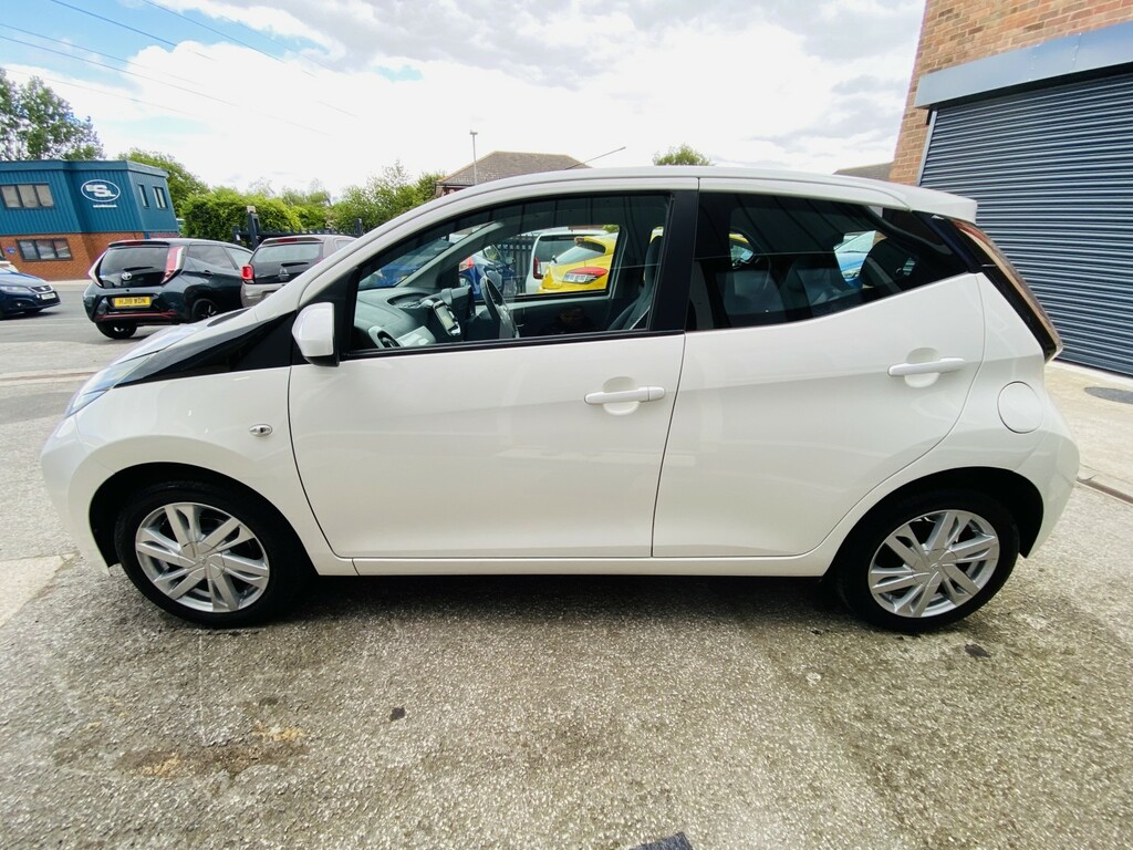 Toyota Aygo Hatchback 1.0 Vvt-i X-pression 201515 KF15YKJ White #6