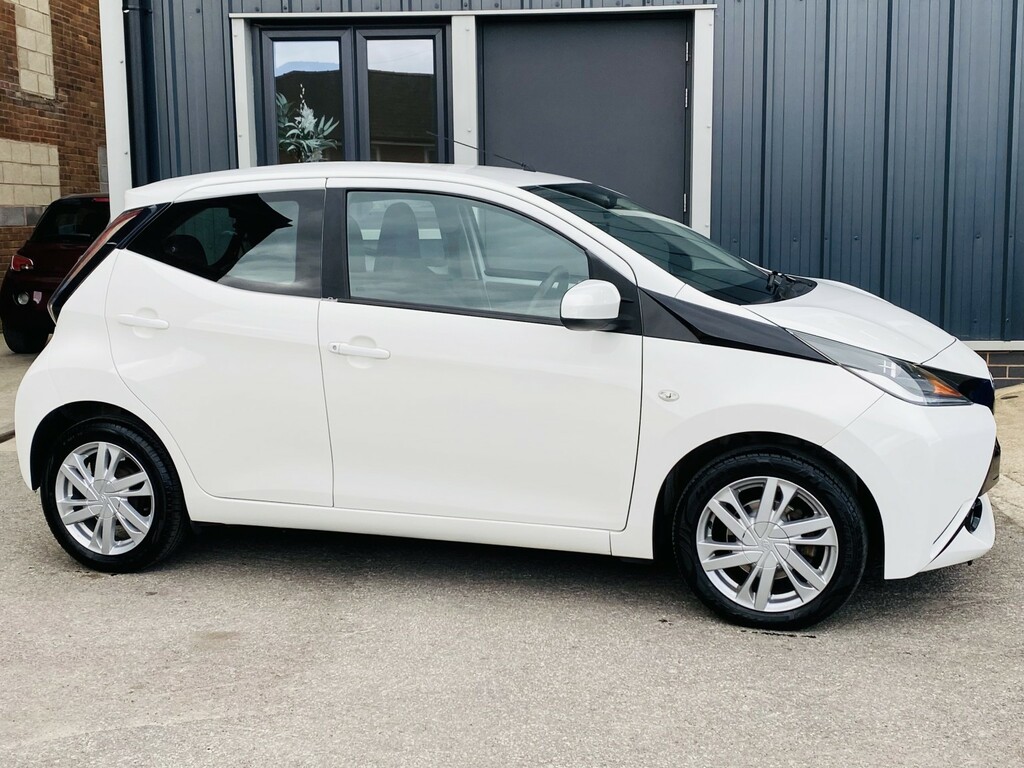 Toyota Aygo Hatchback 1.0 Vvt-i X-pression 201515 KF15YKJ White #2