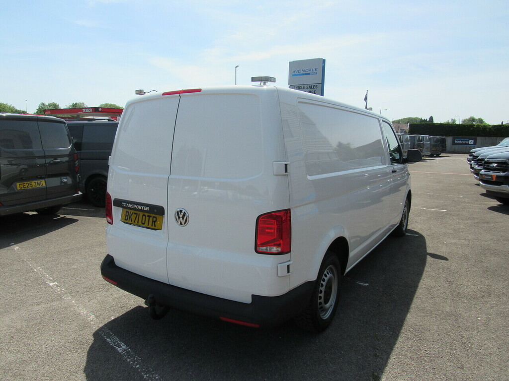Volkswagen Transporter 2.0 Tdi T32 Startline Panel Van BK71OTR White #3