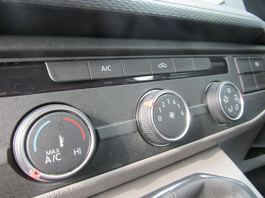 Volkswagen Transporter Sportline Panel Van T6.1 199Hp Dsg 4Motion Lwb Highline Tail Grey #14
