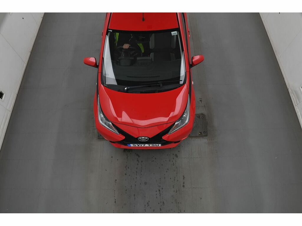 Toyota Aygo Vvt-i X-play SV17TSU Red #4