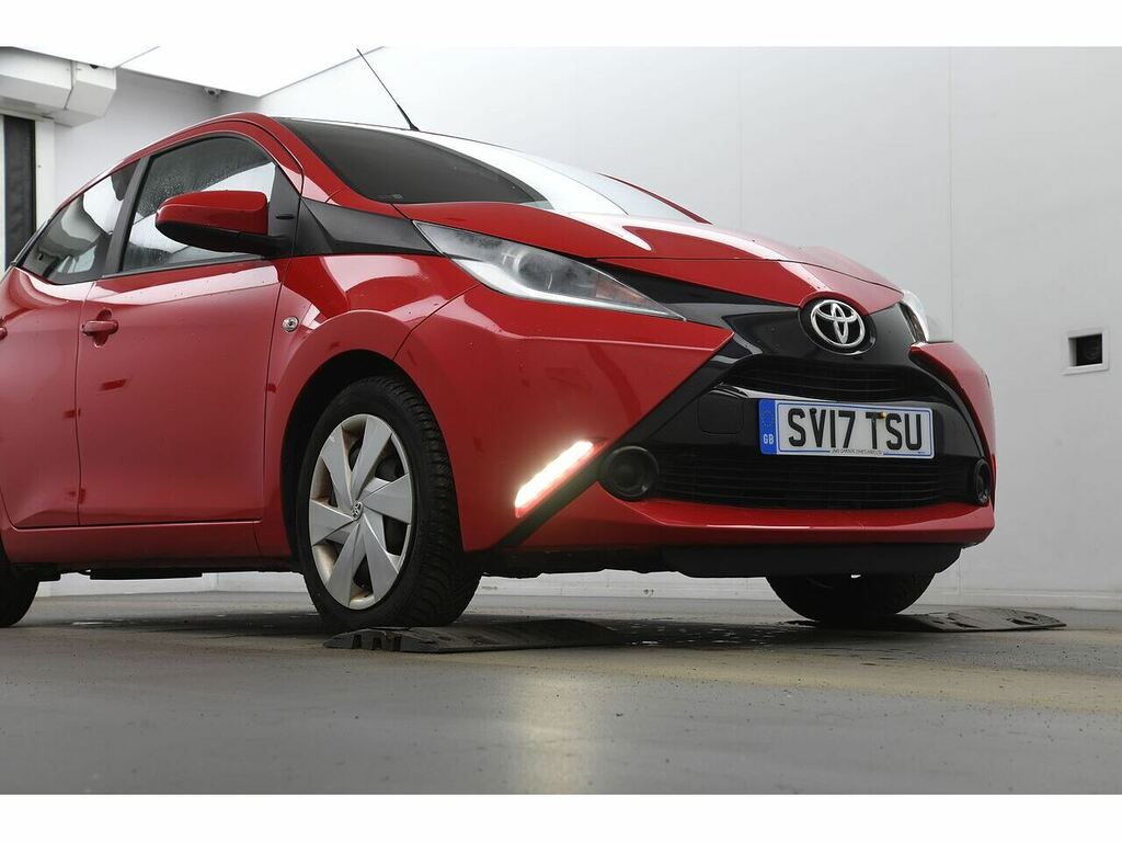 Toyota Aygo Vvt-i X-play SV17TSU Red #3